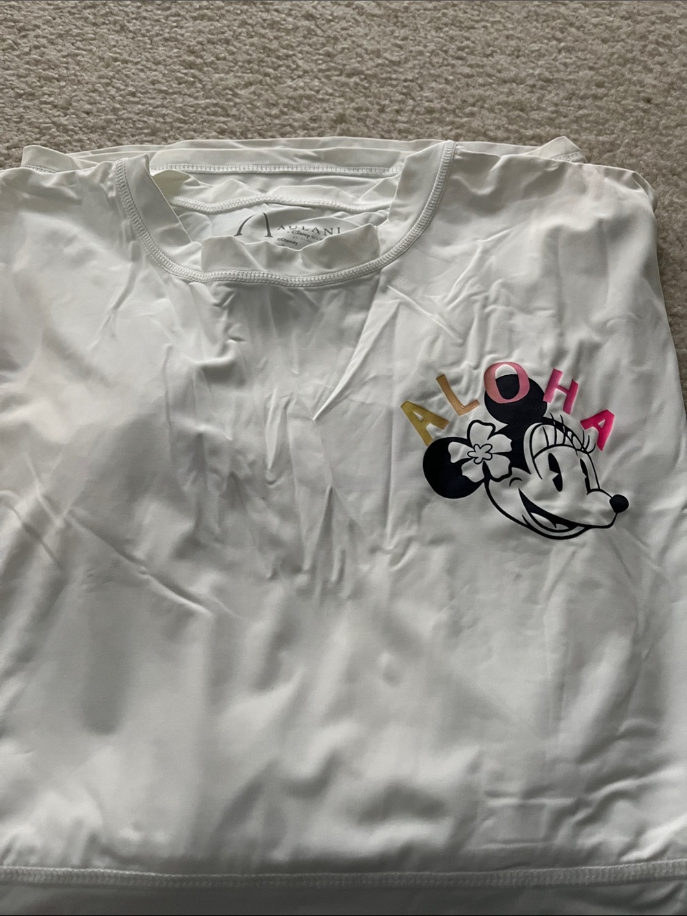 Aulani Disney White Minnie Mouse Graphic Long-Sleeve spirit jersey. Large.